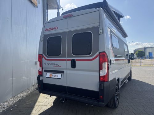 Dethleffs Globetrail Advantage 600 DR transverse bed pop-top roof upper bed photo: 3