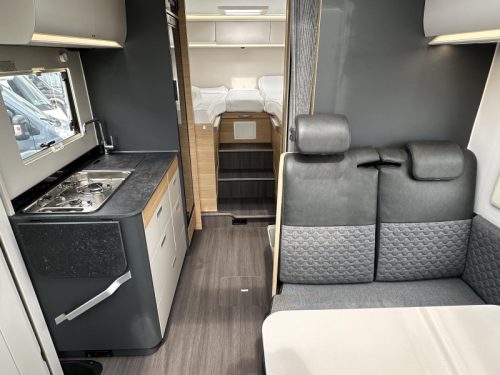Adria Coral 600 SL 140PS L&auml;ngsbetten Garage Foto: 4