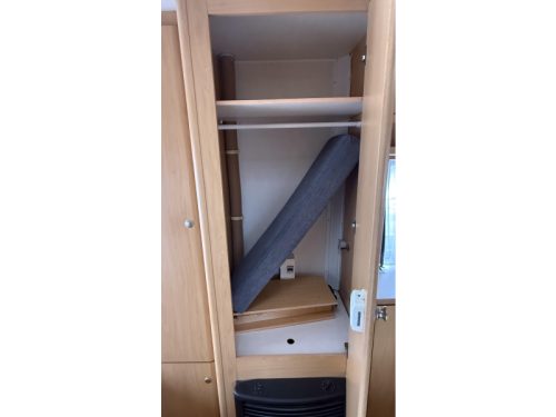 Beyerland Vitesse 460 MD Heckk&uuml;che Sitzgruppe Festbett Foto: 10