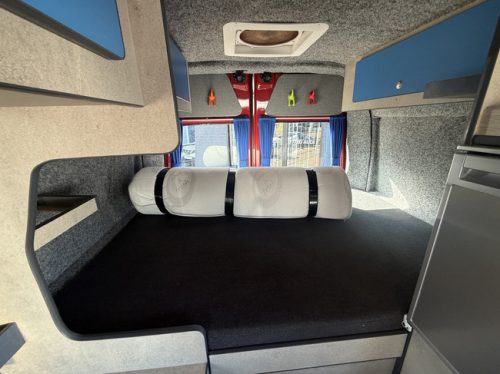 Renault Master automatic camper van very luxurious interior transverse bed air conditioning cruise control camera navigation awning solar panel maxxfan tow bar photo: 19
