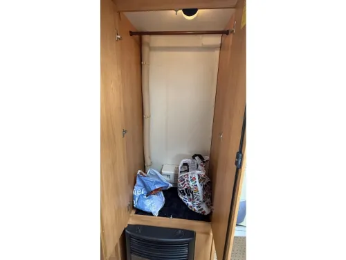 Hobby Excellent Easy 460 UFE French bed dinette toilet photo: 8