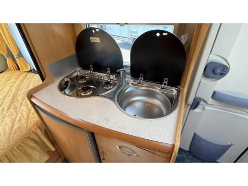 Hobby De luxe Easy 450 UF transverse bed round seating toilet photo: 7