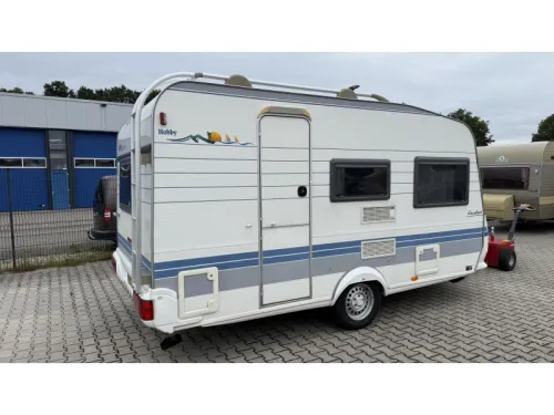 Hobby De Luxe 400 SB dinette fixed bed toilet photo: 11
