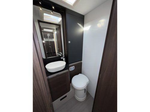 Adria Coral Supreme 670 DL - 180 CV foto: 17