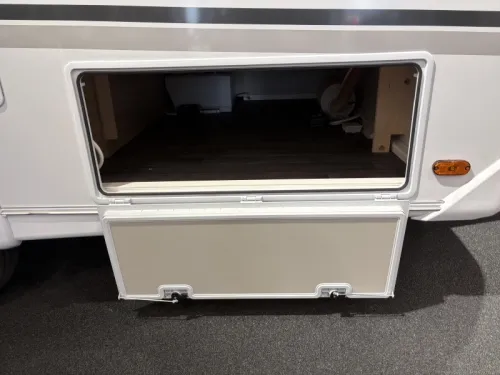 Weinsberg CaraOne Edition HOT 390 QD dinette / transverse bed  photo: 5