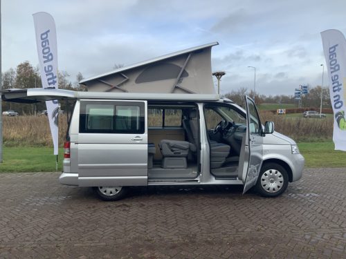VW Westfalia California 2.5 TDi 130 HP, 5 Seats, 4 Berths, Elektr. pop-top roof / side door, Year of manufacture 2006 Motorhome Centre On the Road at the Noorderringweg 4 in Marum. photo: 2