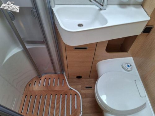 Hymer B-MC I 600 SINGLE BEDS + PULL-DOWN BED photo: 11