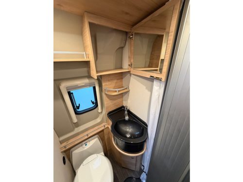 Dethleffs Globetrail 640 ER AUTOMATIC / VAN CONVERSION BIKER / LITHIUM / SOLAR / / MAXI / BLIND SPOT DETECTION / LED HEADLIGHTS / AWNING photo: 9