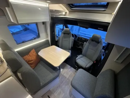 Hymer Tramp S 585 CAMA ABATIBLE + CAMAS INDIVIDUALES foto: 1