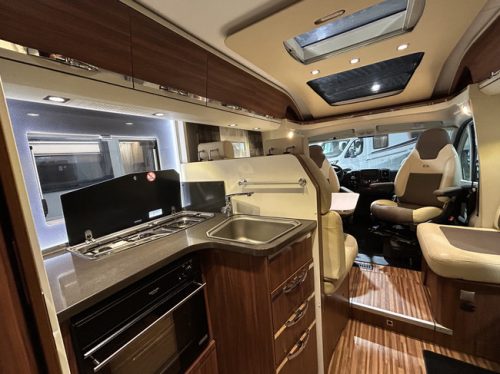 Adria CORAL S 690SC Supreme Luftfederung, Queensbett, 5 Sitzpl&auml;tze mit Sicherheitsgurt, Alde Heizung Foto: 12