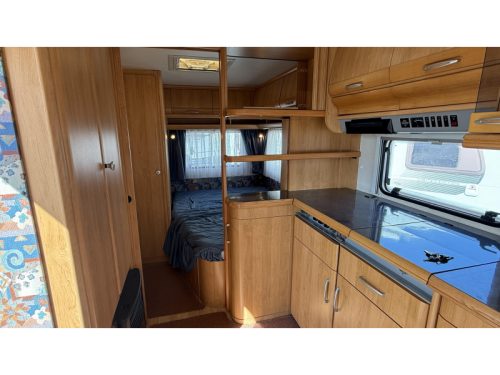 Hobby Excellent 495 UFE franz&ouml;sisches Bett Rundsitzgruppe Toilette Foto: 1