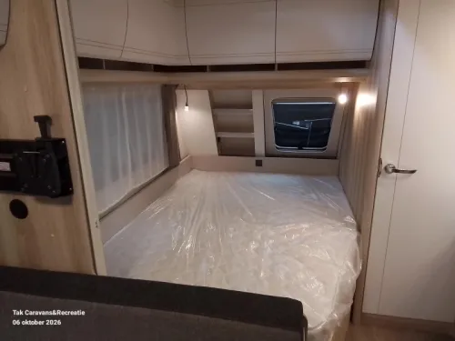 Hobby De Luxe 400 SFE model 2027 frans bed  foto: 4