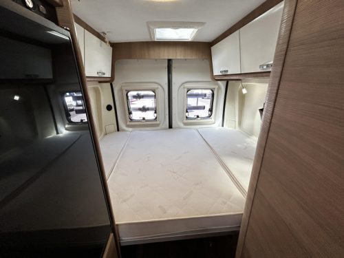 Karmann Davis 590 Transverse bed/2017/Euro6/Airco photo: 10