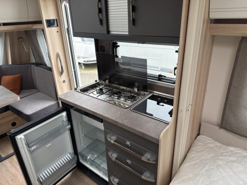 Hobby De Luxe 460 LU Model 2026 photo: 6