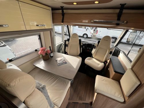 B&uuml;rstner Aviano I 727 queensbed pop-top roof 150HP photo: 1