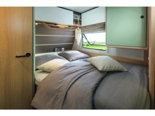 LMC Style 440 D model 2027, French bed photo: 2