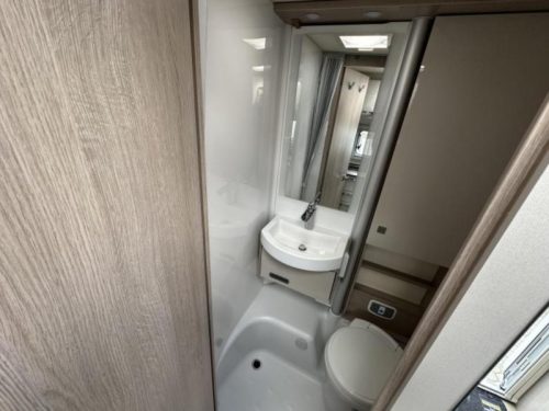 B&uuml;rstner Nexxo Van T 690 G LENGTE BEDDEN + 3.650 KG. photo: 11