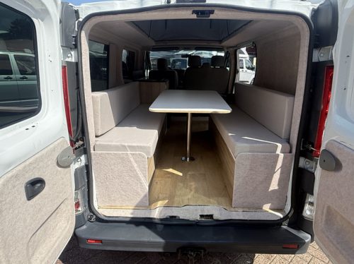 Renault traffic bus camper professionally converted pop-top air conditioning cruise control 2 berths awning Thule photo: 5
