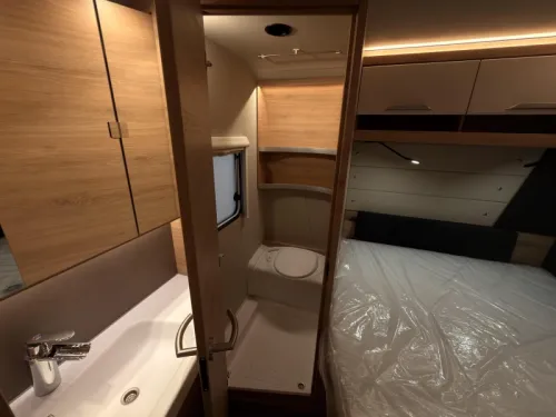 Knaus Sudwind Black Selection 500 FU 1800KG+Boden+Franz&ouml;sisches Bett  Foto: 14