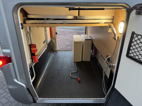 Hymer BMC-I 690 Queen bed-Pull-down bed-Mercedes photo: 15