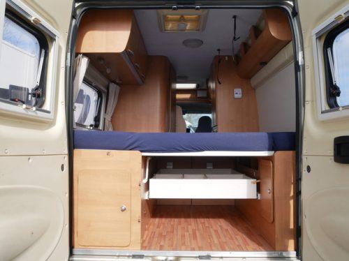 ROLLER Team Livingstone 2, 6 Meter Buscamper, Querbett, Van Swing Foto: 20