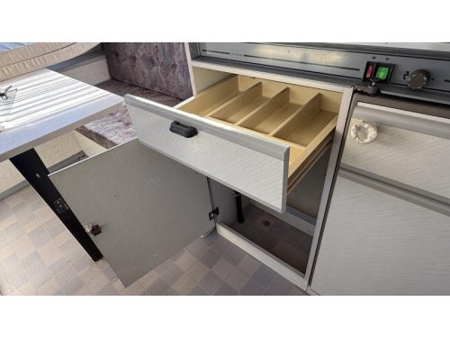 B&uuml;rstner Holiday 395 TK folding bunk bed sitting toilet photo: 9