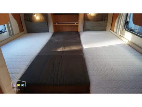 B&uuml;rstner Ixeo 726 Single beds and pop-top roof  photo: 12