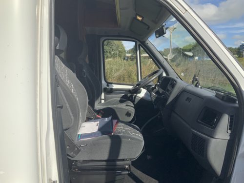 Hobby 550 2.5 TDI 115 PS Teilintegriert, Servolenkung, Etagenbett hinten, Essecke, I. G. Z. St., Km. 137.547 Bj. 1997 Wohnmobilzentrum on the road Marum Foto: 13