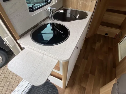 Dethleffs Advantage Single beds price stunt photo: 16