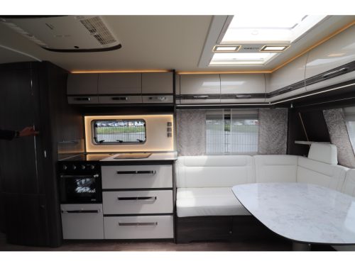 Fendt Diamant 560 SF Mover/ Awning/ Air conditioning/ FULL photo: 9