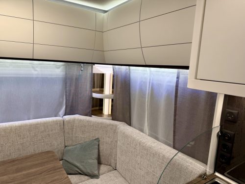 Hobby Excellent Edition 540 UL 1800 kg, aufklappbares Bett Foto: 11