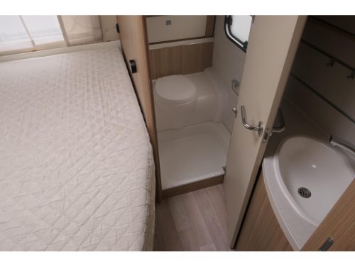 Fendt Bianco Activ 495 SFE Spacious Caravan photo: 9