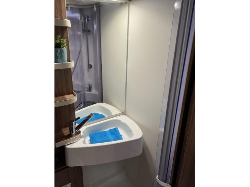 Eura Mobil Profila RS 695 EB photo: 10