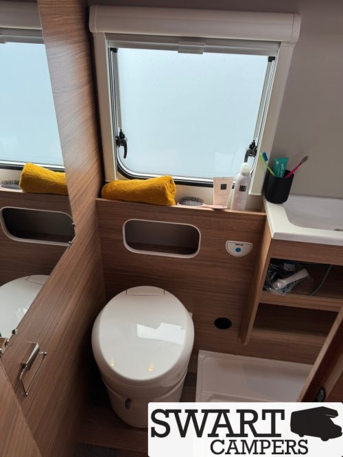 Weinsberg CaraHome 600 DKG, Automatic 6 berths Overcab  photo: 15