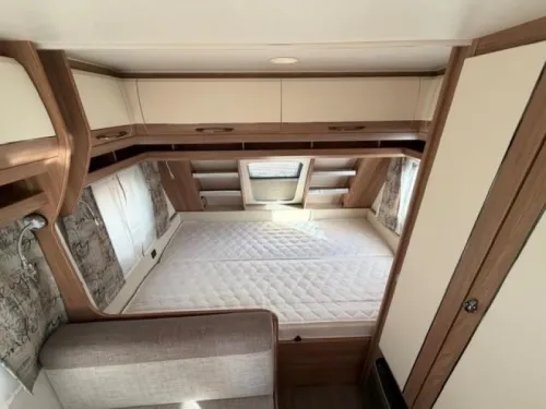 Hobby De Luxe 490 KMF Etagenbett sehr komplett Foto: 12