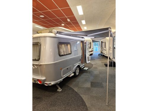 Eriba Touring 410 GT L&auml;ngsschl&auml;fer Sitzgruppe Rangierhilfe Foto: 2