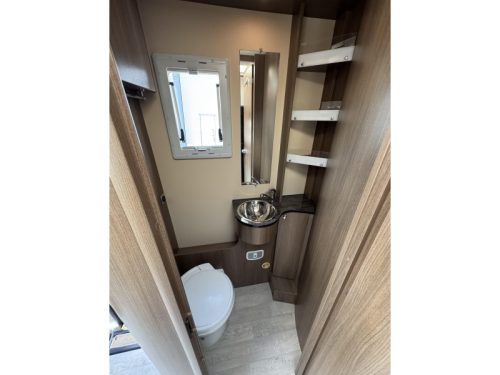 Challenger Sirius 2098 Queensbed-Hefbed-2X Airco photo: 4