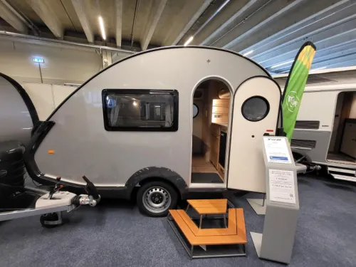 T@B Basic 320 with refrigerator and 1,000 axle photo: 1