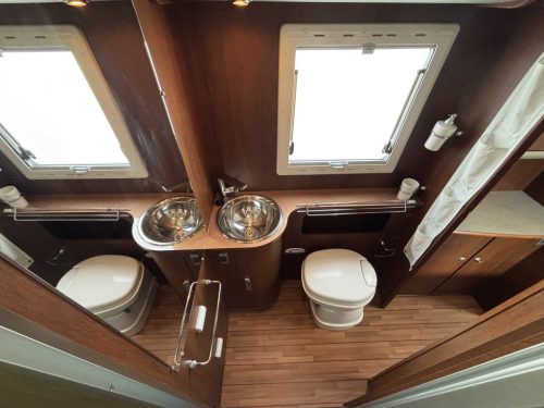 ELNAGH Prince 590L - 2011 - Luxury Semi-integrated - 86,000km Prince 590L photo: 10