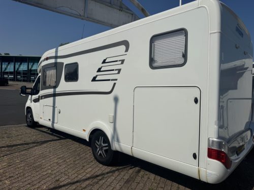 Hymer T 704 SL single beds levelling system photo: 3
