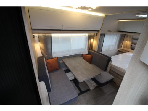 Hobby De Luxe 460 SFF Queensbed photo: 6