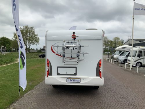 B&uuml;rstner Nexxo 569 Semi-integrated, Train seat, French bed, two swivel chairs, small camper, Year 2010 Camper centrum on the road photo: 28