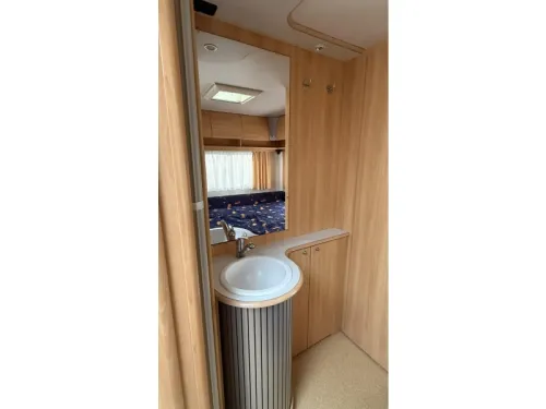 Home-Car Racer Spirit 45 FHU French bed dinette toilet photo: 3