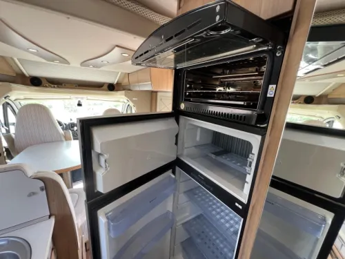 Hymer T 678 CL Roof air conditioning | Very Complete photo: 13