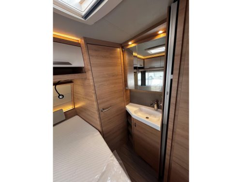 Knaus Sudwind Black Selection 450 FU Temporary Special Offer Package photo: 10