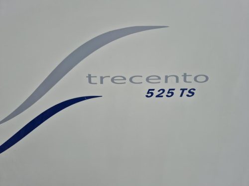 B&uuml;rstner 525 TS Belcanto Queens bed small awning photo: 5