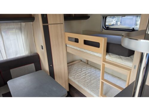 Hobby De Luxe Edition 650 KMFE awning photo: 9