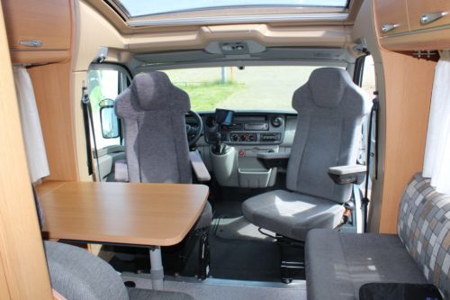 Knaus Sun Ti 700 Meg, Querbett, Garage, drehbare Vordersitze, Halbdinette, Sitzbank. Bj. 2008 Marum (Groningen) Foto: 3