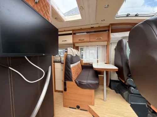 LMC Liberty Cruiser II 592 Compact Fixed bed Air conditioning photo: 11