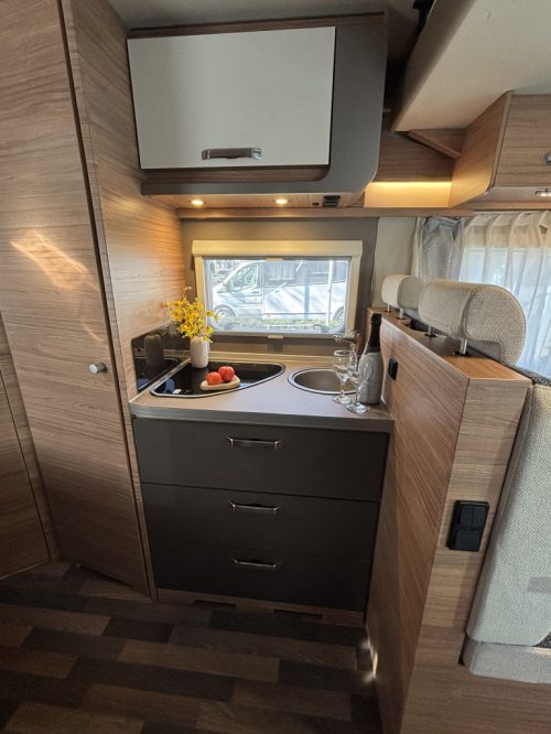 Weinsberg CaraSuite 650 9-GANG AUTOMAAT FRANZ&Ouml;SISCHES BETT + HUBDACH  Foto: 6